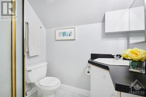 42 Woodburn Drive, Blackburn Hamlet (2301 - Blackburn Hamlet), ON - Indoor Photo Showing Bathroom