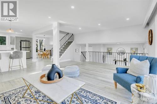 42 Woodburn Drive, Blackburn Hamlet (2301 - Blackburn Hamlet), ON - Indoor Photo Showing Living Room