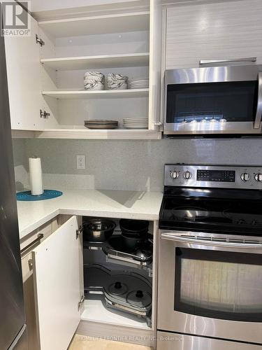 43 Camino Drive, Vaughan, ON - Indoor Photo Showing Kitchen