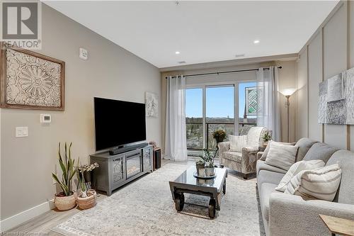 50 Grand Avenue S Unit# 811, Cambridge, ON - Indoor Photo Showing Living Room