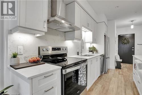 50 Grand Avenue S Unit# 811, Cambridge, ON - Indoor Photo Showing Kitchen With Upgraded Kitchen