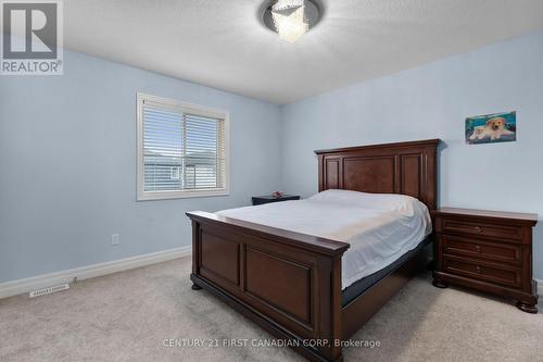 2951 Heardcreek Trail, London, ON - Indoor Photo Showing Bedroom