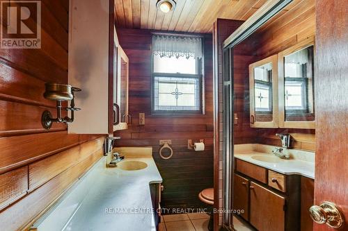 567 Hale Street, London, ON - Indoor Photo Showing Bathroom