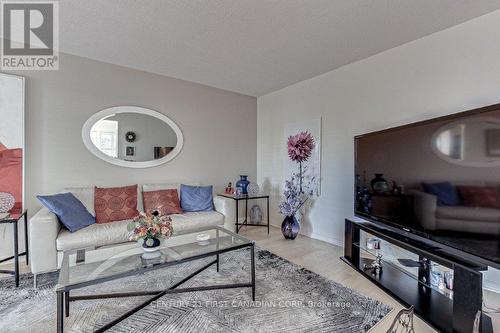 161 Mcmaster Drive, London, ON - Indoor Photo Showing Living Room