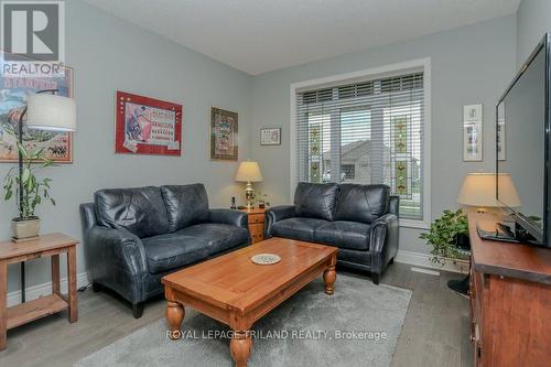 147 Robin Ridge Drive, Central Elgin (Belmont), ON - Indoor Photo Showing Living Room