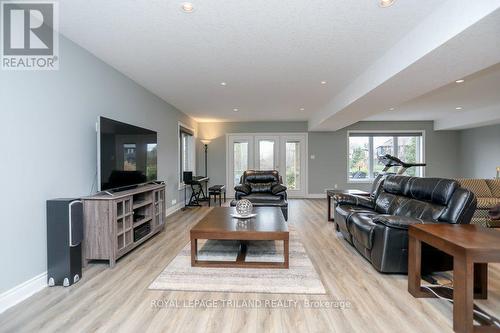 147 Robin Ridge Drive, Central Elgin (Belmont), ON - Indoor Photo Showing Living Room