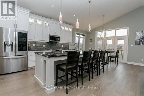 147 Robin Ridge Drive, Central Elgin (Belmont), ON - Indoor Photo Showing Kitchen With Upgraded Kitchen