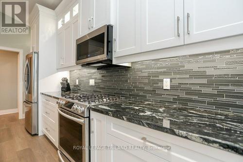 147 Robin Ridge Drive, Central Elgin (Belmont), ON - Indoor Photo Showing Kitchen With Upgraded Kitchen