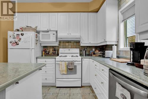 151 Whitby Shores Greenway, Whitby (Port Whitby), ON - Indoor Photo Showing Kitchen