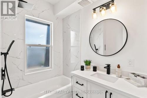 148 Nassau Street, Oshawa (Vanier), ON - Indoor Photo Showing Bathroom