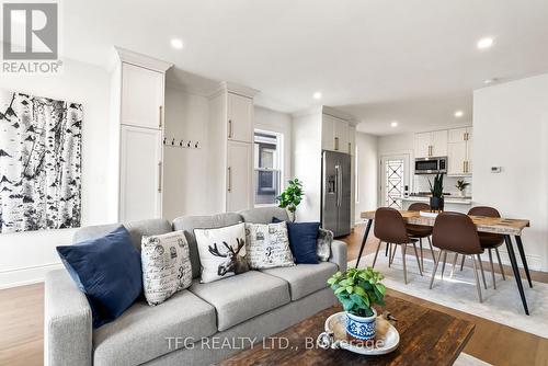 148 Nassau Street, Oshawa (Vanier), ON - Indoor Photo Showing Living Room