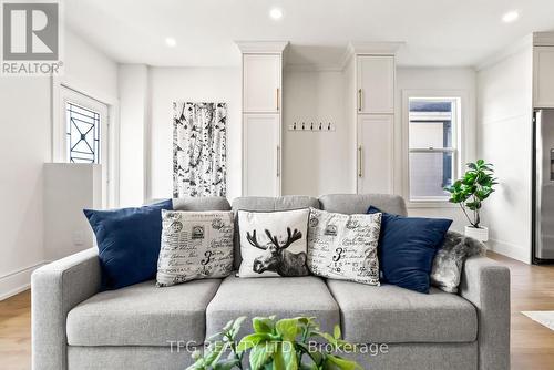 148 Nassau Street, Oshawa (Vanier), ON - Indoor Photo Showing Living Room