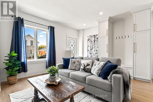 148 Nassau Street, Oshawa (Vanier), ON - Indoor Photo Showing Living Room