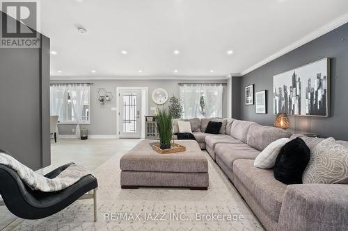 5277 Old Scugog Road, Clarington, ON - Indoor Photo Showing Living Room