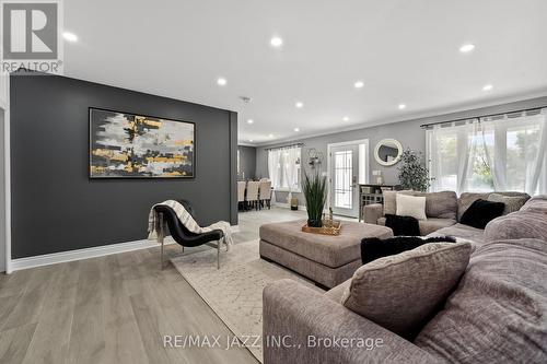 5277 Old Scugog Road, Clarington, ON - Indoor Photo Showing Living Room