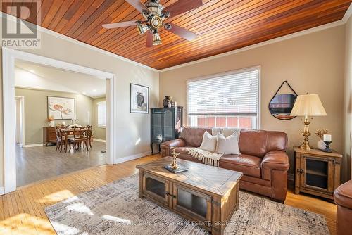 3451 Church Street, Scugog (Blackstock), ON - Indoor Photo Showing Living Room