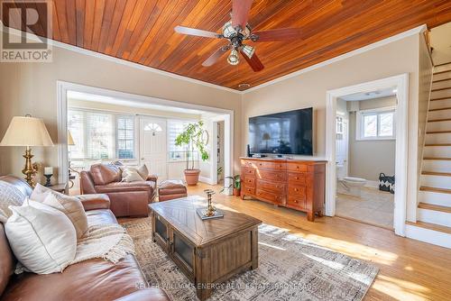 3451 Church Street, Scugog (Blackstock), ON - Indoor Photo Showing Living Room