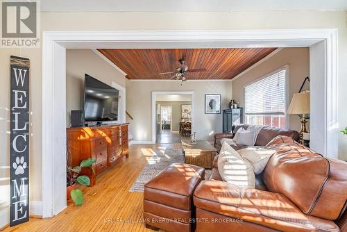 3451 Church Street, Scugog (Blackstock), ON - Indoor Photo Showing Living Room