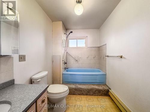 8 Shenendoah Road, Prince Edward County (Sophiasburgh), ON - Indoor Photo Showing Bathroom