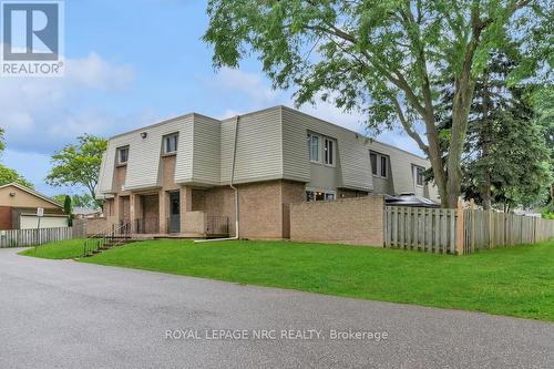 182 - 17 Old Pine Trail, St. Catharines (444 - Carlton/Bunting), ON - Outdoor