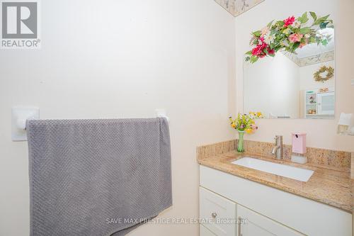 3887 Rippleton Lane, Mississauga, ON - Indoor Photo Showing Bathroom