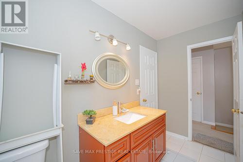 3887 Rippleton Lane, Mississauga, ON - Indoor Photo Showing Bathroom