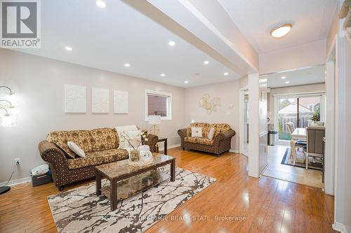 3887 Rippleton Lane, Mississauga, ON - Indoor Photo Showing Living Room