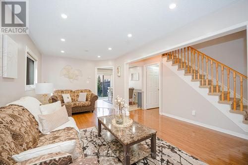 3887 Rippleton Lane, Mississauga, ON - Indoor Photo Showing Living Room