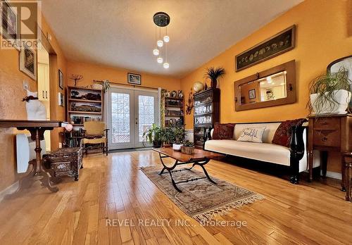 68 Hemlock Street, Timmins, ON - Indoor Photo Showing Living Room