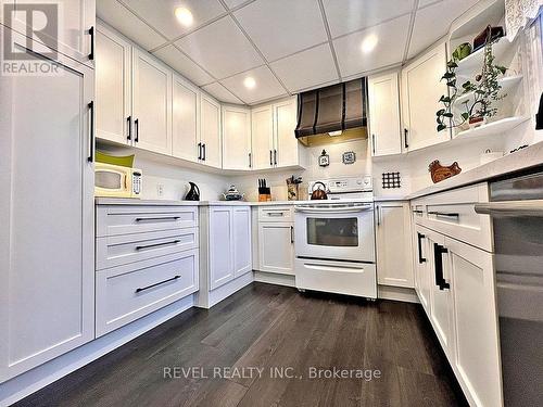 68 Hemlock Street, Timmins, ON - Indoor Photo Showing Kitchen