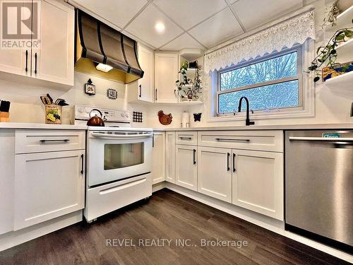 68 Hemlock Street, Timmins, ON - Indoor Photo Showing Kitchen