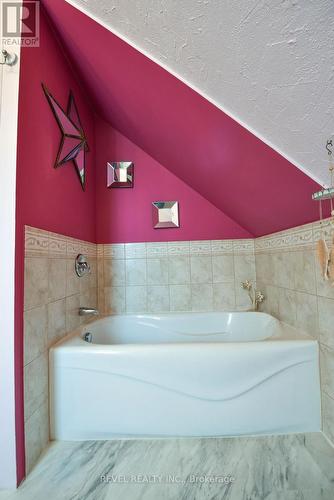 68 Hemlock Street, Timmins, ON - Indoor Photo Showing Bathroom