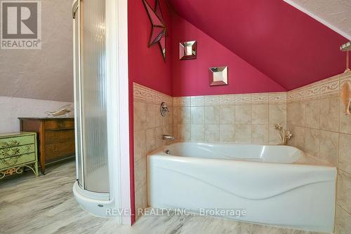 68 Hemlock Street, Timmins, ON - Indoor Photo Showing Bathroom