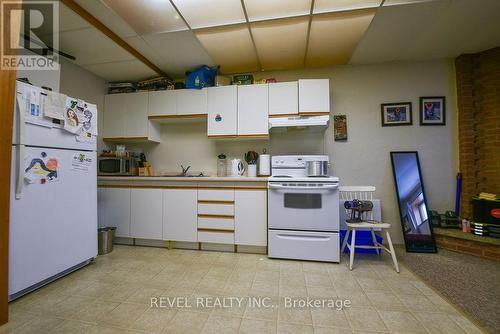 68 Hemlock Street, Timmins, ON - Indoor Photo Showing Kitchen