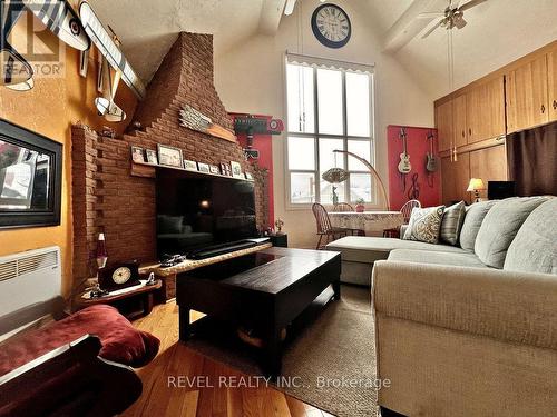 68 Hemlock Street, Timmins, ON - Indoor Photo Showing Living Room With Fireplace