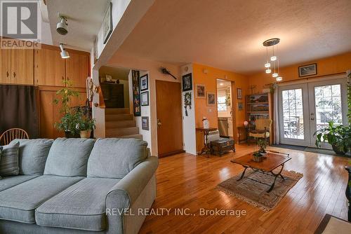 68 Hemlock Street, Timmins, ON - Indoor Photo Showing Living Room