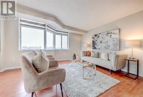 409 - 88 Alton Towers Circle, Toronto, ON - Indoor Photo Showing Living Room