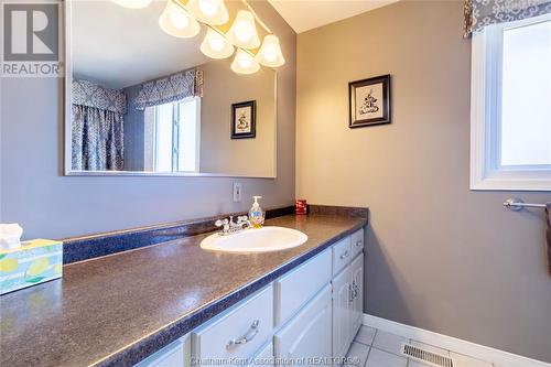 27 Joanne Street, Chatham, ON - Indoor Photo Showing Bathroom