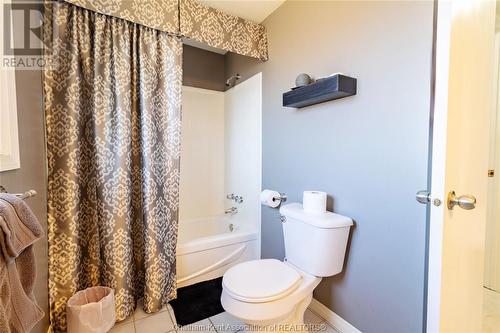 27 Joanne Street, Chatham, ON - Indoor Photo Showing Bathroom