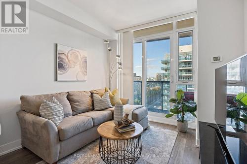 1514 - 9471 Yonge Street, Richmond Hill, ON - Indoor Photo Showing Living Room