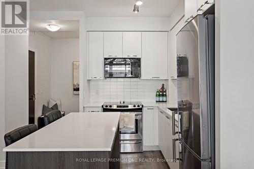 1514 - 9471 Yonge Street, Richmond Hill, ON - Indoor Photo Showing Kitchen With Upgraded Kitchen