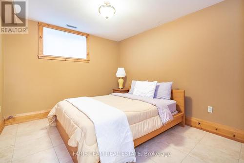 805 Eastdale Drive, Wasaga Beach, ON - Indoor Photo Showing Bedroom