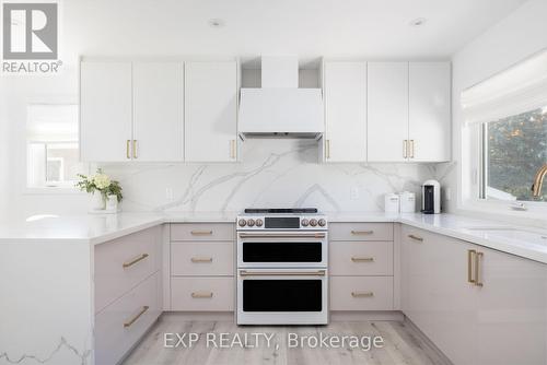 363 Macisaac Drive, Orillia, ON - Indoor Photo Showing Kitchen With Upgraded Kitchen