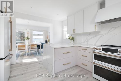 363 Macisaac Drive, Orillia, ON - Indoor Photo Showing Kitchen With Upgraded Kitchen