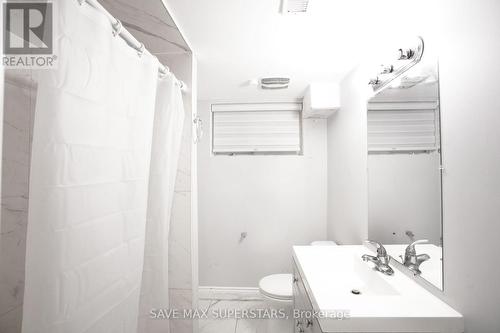 96 Wellington Street E, Barrie, ON - Indoor Photo Showing Bathroom