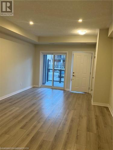 Entrance foyer with light hardwood / wood-style floors - 25 Isherwood Avenue Unit# 42, Cambridge, ON 