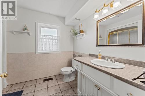 12445 Lanoue Street, Tecumseh, ON - Indoor Photo Showing Bathroom