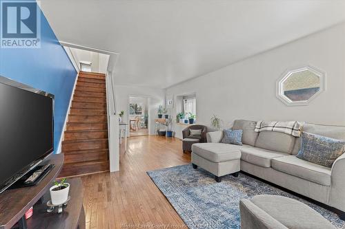 12445 Lanoue Street, Tecumseh, ON - Indoor Photo Showing Living Room