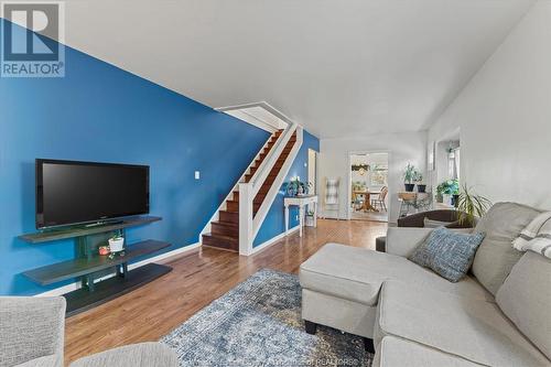 12445 Lanoue Street, Tecumseh, ON - Indoor Photo Showing Living Room