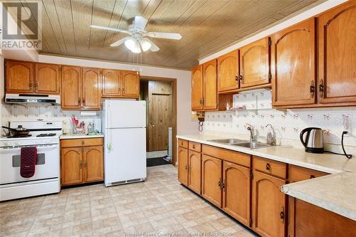 557 St. Pierre, Tecumseh, ON - Indoor Photo Showing Kitchen With Double Sink